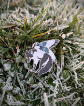 Load image into Gallery viewer, Magpie Fox Pin