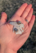 Load image into Gallery viewer, Magpie Fox Pin